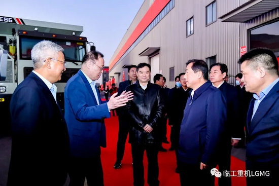 臨工重機礦山挖掘機新品上市、勇奪礦車全球銷冠演繹國之重器、非凡實力(圖2)