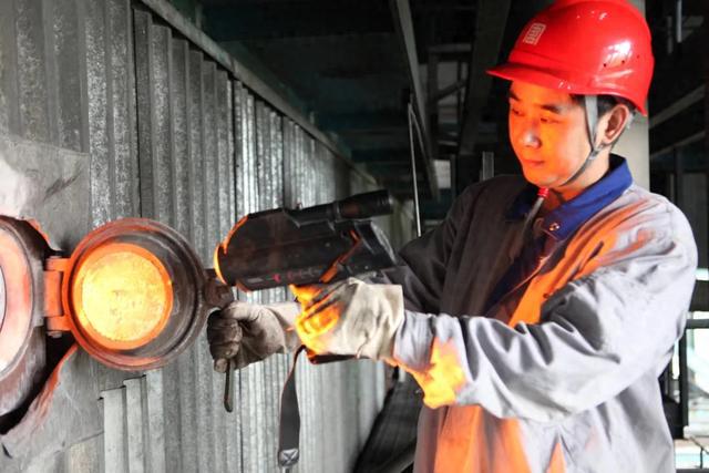 匠心“質”造汪毅剛:“燒鍋爐” 41年演繹激情“燃燒”的歲月(圖1) 匠心“質”造汪毅剛:“燒鍋爐” 41年演繹激情“燃燒”的歲月(圖1)