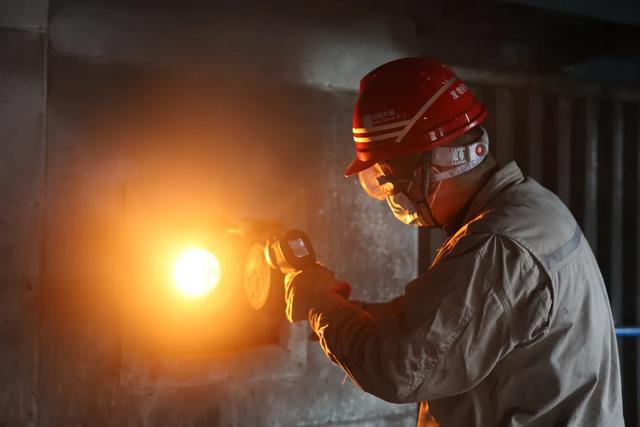 匠心“質”造汪毅剛:“燒鍋爐” 41年演繹激情“燃燒”的歲月(圖2) 匠心“質”造汪毅剛:“燒鍋爐” 41年演繹激情“燃燒”的歲月(圖2)