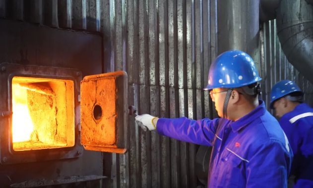 實(shí)地探訪：呼和浩暖首日供暖公司點(diǎn)爐升溫現(xiàn)場直擊(圖2)