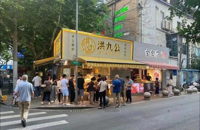 美食廣場擾民怎么辦?排除隱患留下煙火氣(圖1) 美食廣場擾民怎么辦?排除隱患留下煙火氣(圖1)