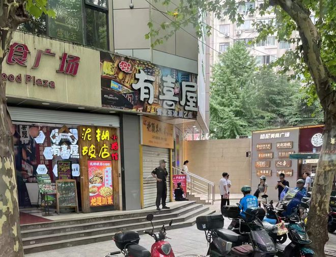美食廣場擾民怎么辦?排除隱患留下煙火氣(圖2) 美食廣場擾民怎么辦?排除隱患留下煙火氣(圖2)